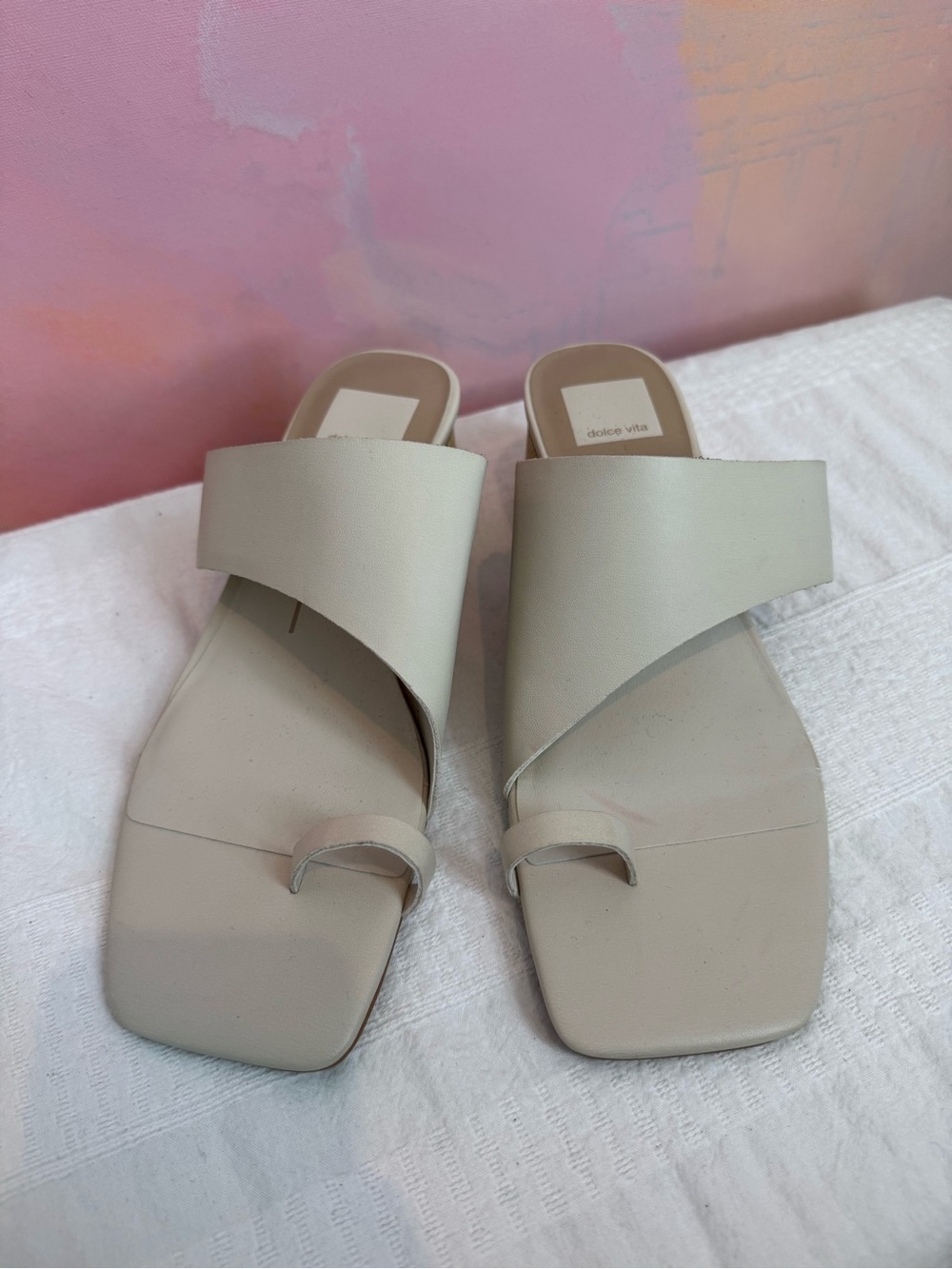 Dolce Vita Off-White Toe-Loop Slide Sandals - Picture 2 of 4